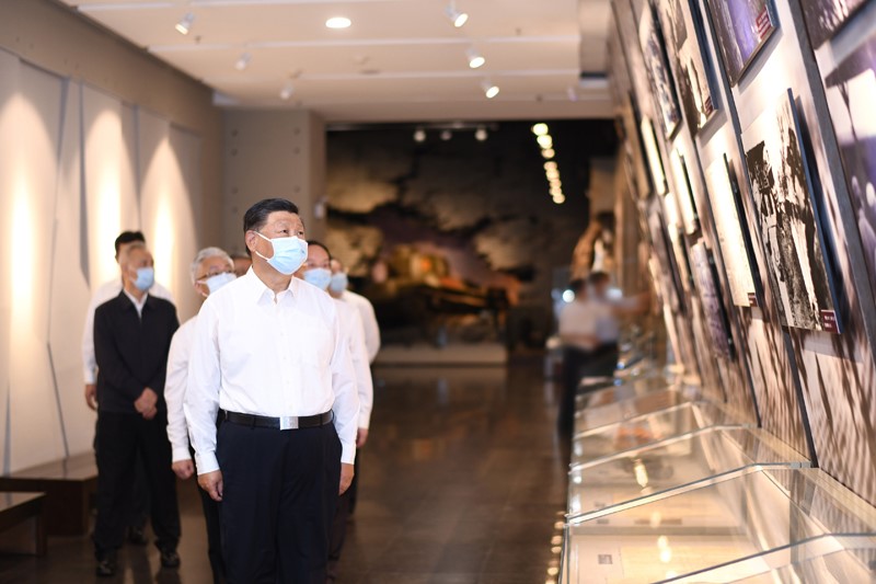 2022年8月16日至17日，中共中央總書記、國家主席、中央軍委主席習(xí)近平在遼寧考察。這是16日下午，習(xí)近平在錦州市考察遼沈戰(zhàn)役紀(jì)念館。 新華社記者 燕雁 攝